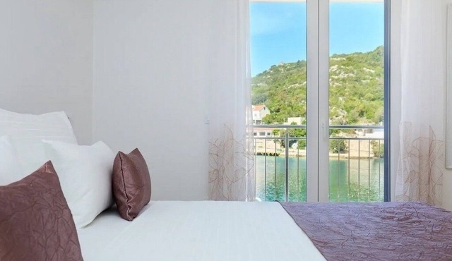 One bedroom apartment near beach Okuklje, Mljet (A-22341-a)