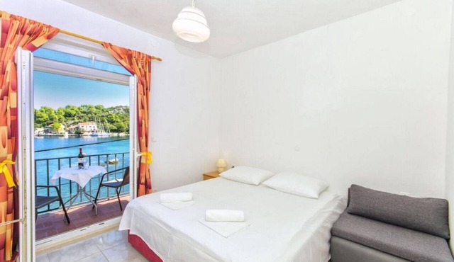 One bedroom apartment near beach Okuklje, Mljet (A-4912-f)