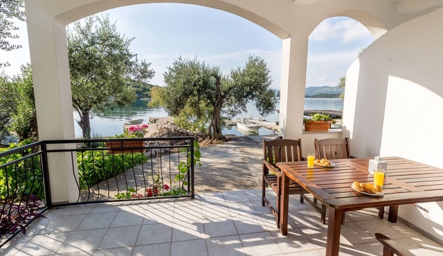 One bedroom apartment near beach Žuronja, Pelješac (A-10134-b)