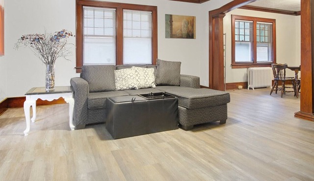 one-bedroom apartment 1,500 square feet of inviting comfort and practical style.