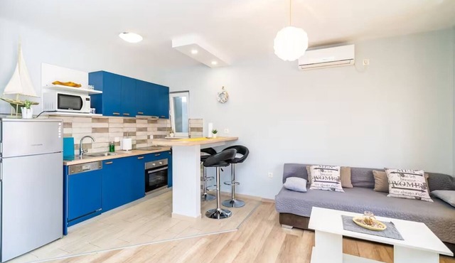 One bedroom apartment with terrace and sea view Dubrovnik (A-24624-a)