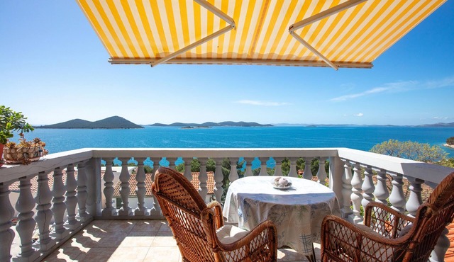 One bedroom apartment with terrace and sea view Drage, Biograd (A-19189-b)