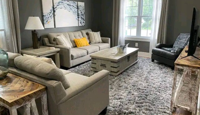 One bedroom apartment located near Lake Erie Wine Trail and local fishing.