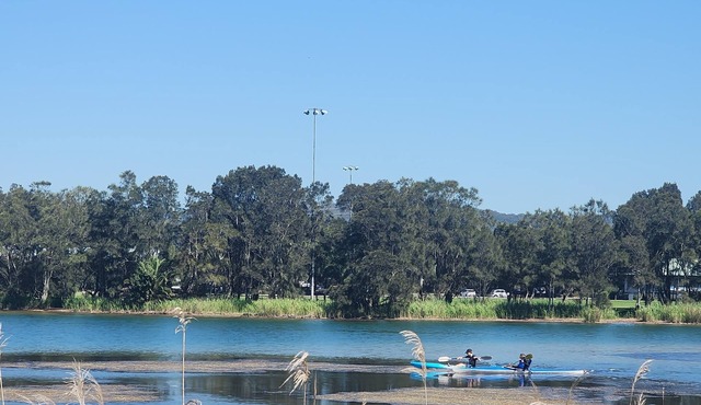 One bedroom apartment over looking the lake and only 400mtrs walk to the beach