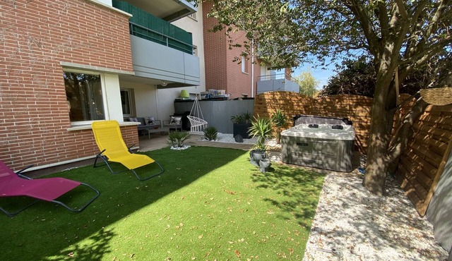 One-bedroom apartment with jacuzzi