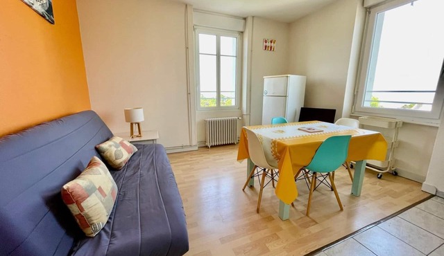 One-Bedroom Apartment with Sea View