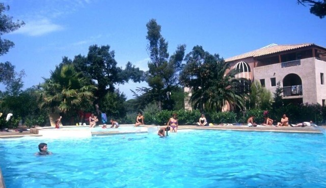 one bedroom apartment for rent with pool in the residence near the beach