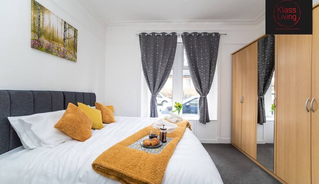 One Bedroom Apartment by Klass Living Serviced Accommodation Coatbridge - Albion Apartment with Wifi and Parking