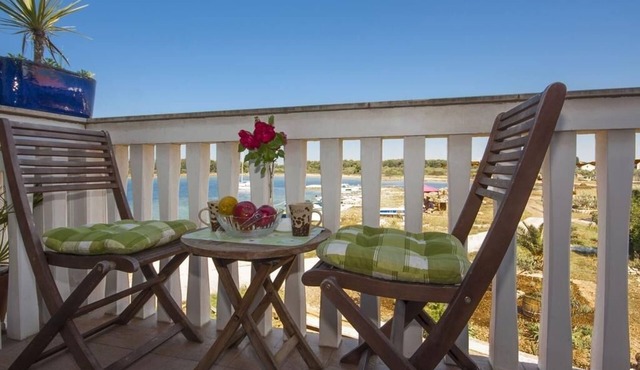 One bedroom apartment near beach Krapanj, Šibenik (A-18004-b)