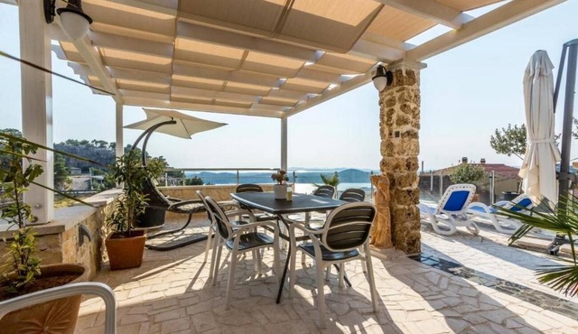 One bedroom apartment with terrace and sea view Šibenik (A-22457-b)