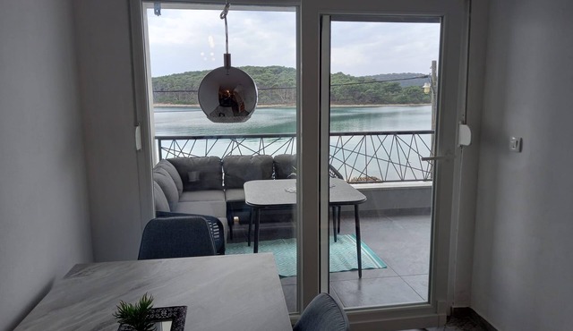 One bedroom apartment near beach Brgulje, Molat (A-22906-a)