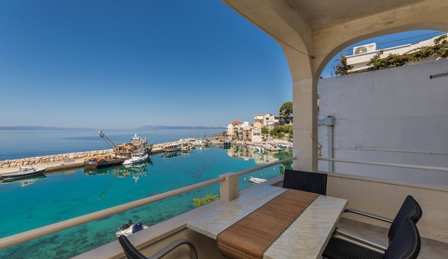 One bedroom apartment near beach Drašnice, Makarska (A-2670-b)