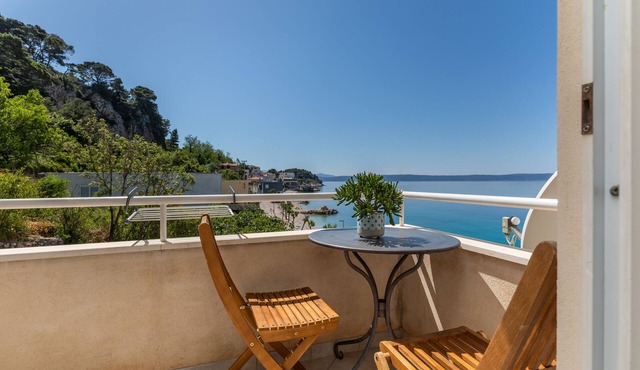 One bedroom apartment near beach Drašnice, Makarska (A-2670-d)