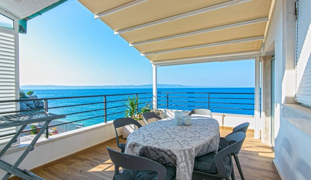 One bedroom apartment near beach Drašnice, Makarska (A-6652-a)