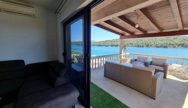 One bedroom apartment near beach Kaprije (A-20012-a)