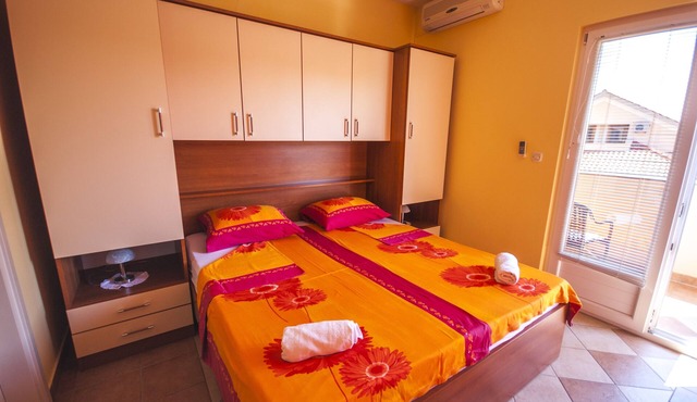 One bedroom apartment with balcony Kukljica, Ugljan (A-8253-e)