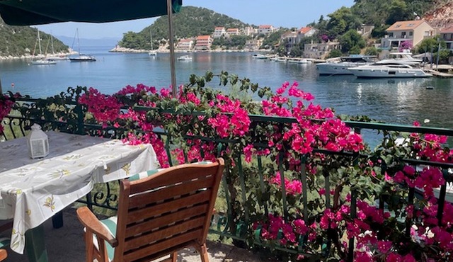 One bedroom apartment with terrace and sea view Zaklopatica, Lastovo (A-13214-b)