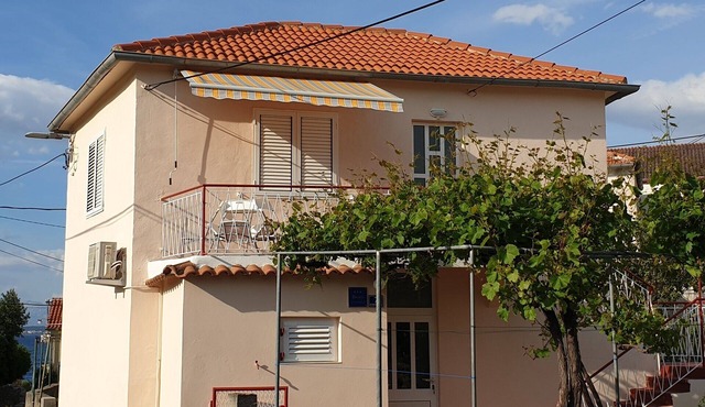 One bedroom apartment with terrace Lukoran, Ugljan (A-17391-a)