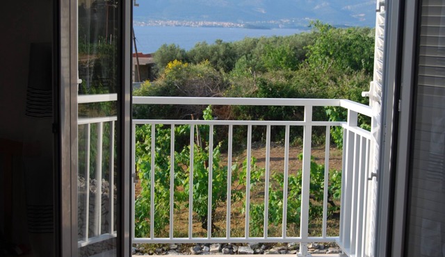 One bedroom apartment with balcony and sea view Lumbarda, Korčula (A-12839-b)