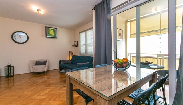 One bedroom apartment with balcony Makarska (A-19637-a)