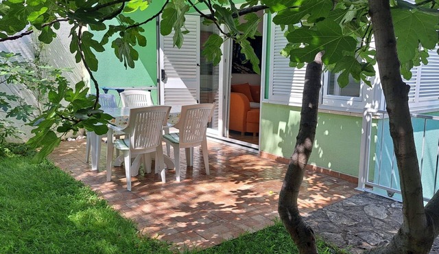 One bedroom apartment with terrace Makarska (A-25386-a)