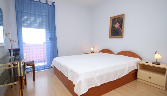 One bedroom apartment with balcony and sea view Makarska (A-6693-a)