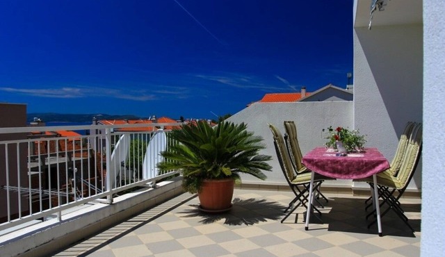 One bedroom apartment with terrace and sea view Makarska (A-15200-c)