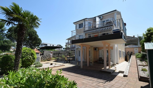 One bedroom apartment near beach Vantačići, Krk (A-19406-a)