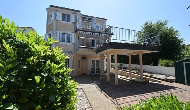 One bedroom apartment near beach Vantačići, Krk (A-19406-b)