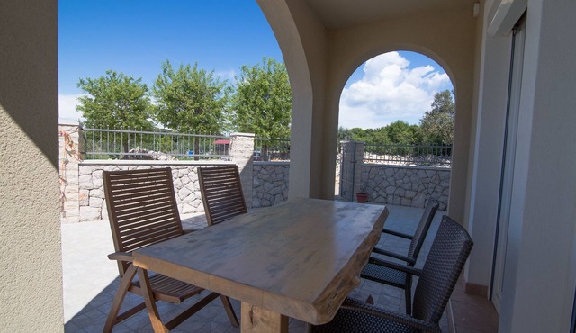 One bedroom apartment with terrace Punta križa (Cres) (A-8082-b)