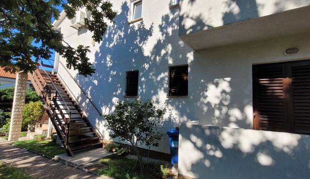 One bedroom apartment with balcony and sea view Omišalj, Krk (A-19410-b)