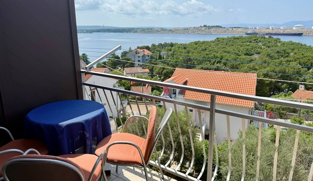 One bedroom apartment with terrace and sea view Omišalj, Krk (A-20472-b)