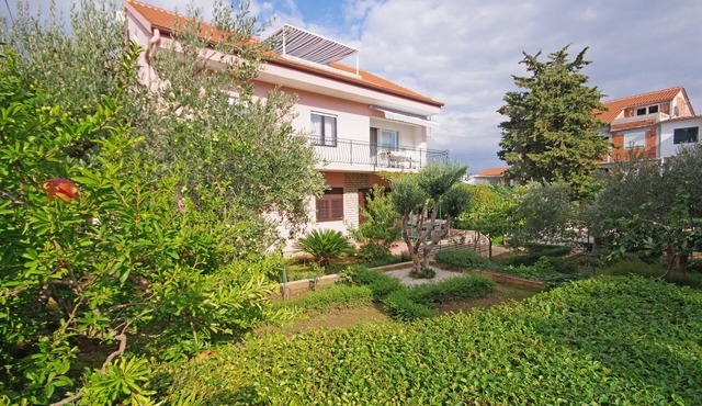 One bedroom apartment with terrace Pirovac, Šibenik (A-23285-a)