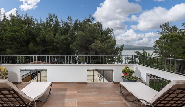 One bedroom apartment with terrace and sea view Pridraga - Cuskijaš, Novigrad (A-6306-b)