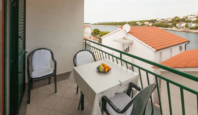 One bedroom apartment near beach Bilo, Primošten (A-4191-a)