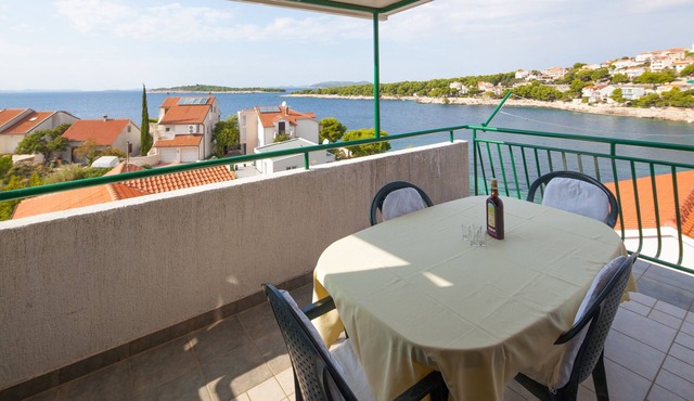 One bedroom apartment near beach Bilo, Primošten (A-4191-d)