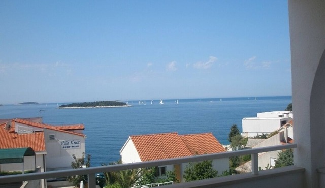 One bedroom apartment with terrace and sea view Primošten (A-15704-a)