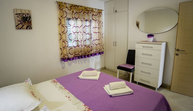 One bedroom apartment near beach Promajna, Makarska (A-2605-d)
