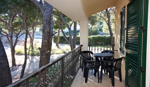 One bedroom apartment near beach Rogoznica (A-3094-d)