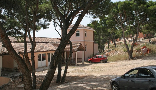 One bedroom apartment near beach Rogoznica (A-3094-b)