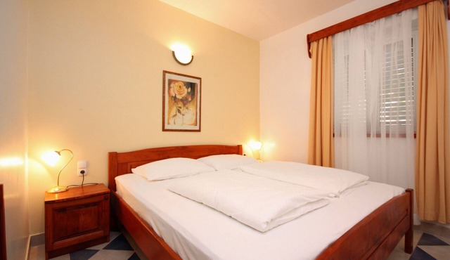 One bedroom apartment with terrace Rogoznica (A-3197-a)