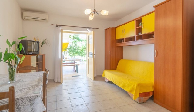 One bedroom apartment near beach Brna, Korčula (A-9162-a)