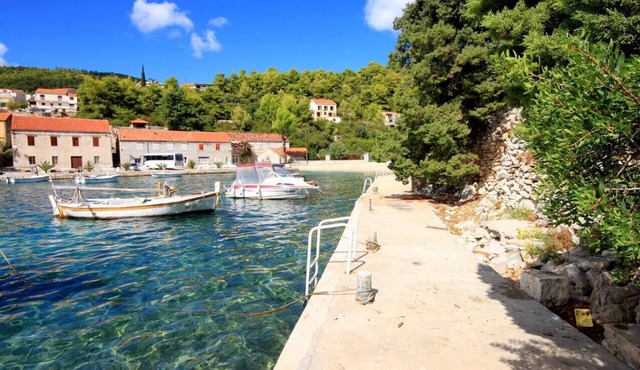 One bedroom apartment near beach Brna, Korčula (A-9187-b)