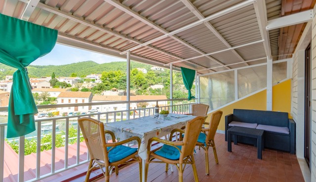 One bedroom apartment near beach Brna, Korčula (A-9162-b)