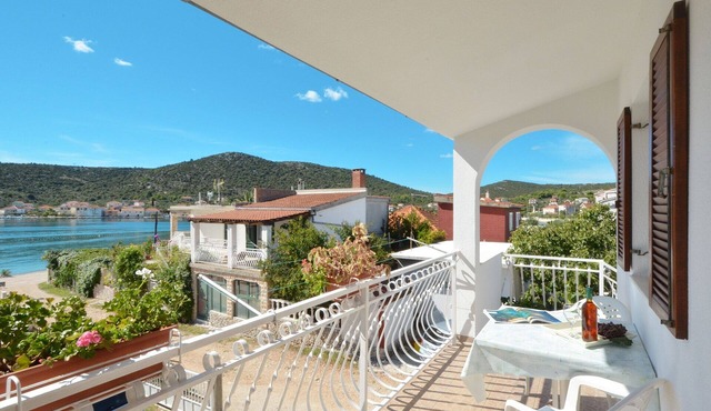 One bedroom apartment near beach Vinišće, Trogir (A-16485-b)