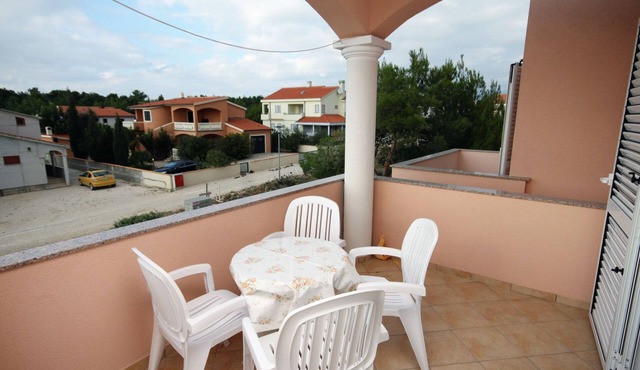 One bedroom apartment with terrace and sea view Vrsi - Mulo, Zadar (A-5860-b)