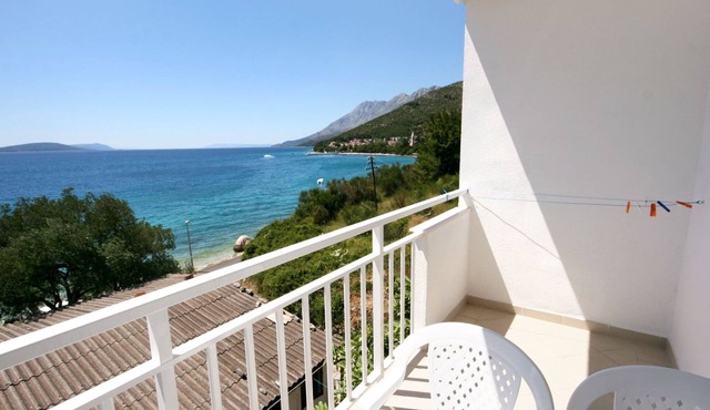 One bedroom apartment near beach Zaostrog, Makarska (A-2816-d)