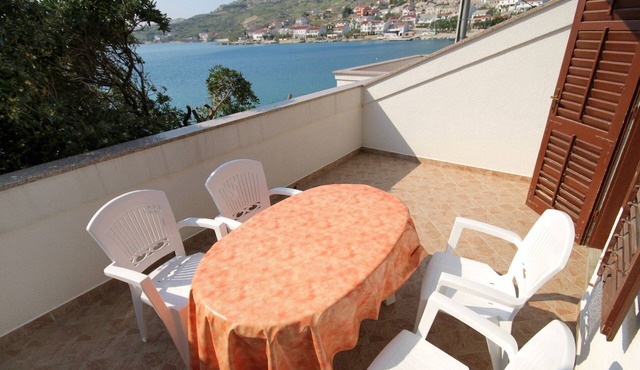 One bedroom apartment near beach Metajna, Pag (A-6465-b)