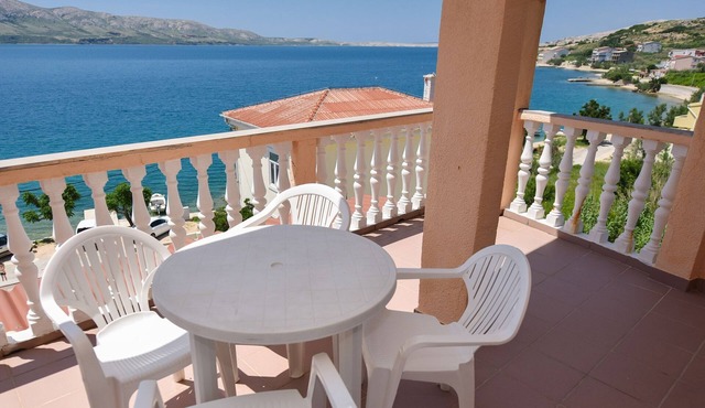 One bedroom apartment near beach Metajna, Pag (A-6522-g)