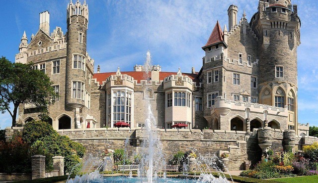 One bedroom apartment in Toronto's Hip Hotspot